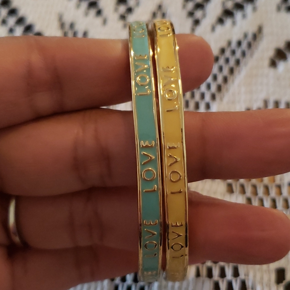 NWOT Lovely 2pc Letter Engraved Bangle Bracelet - Picture 5 of 7
